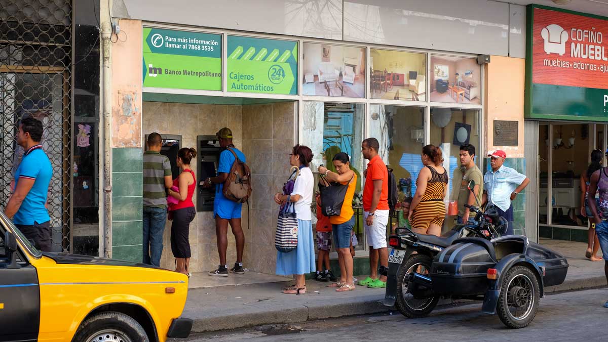 ATM queue in Havana – Photo: Shutterstock
