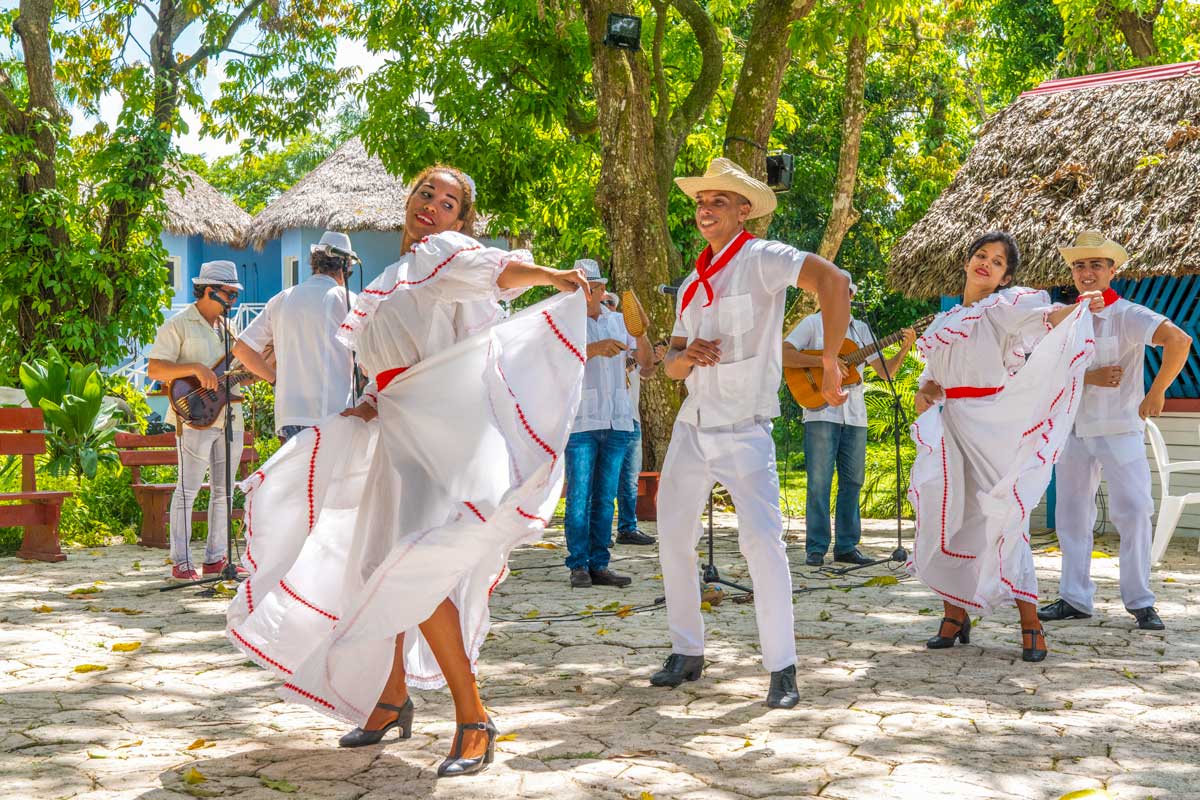Performance by Cuban folk dancers – Photo: Shutterstock