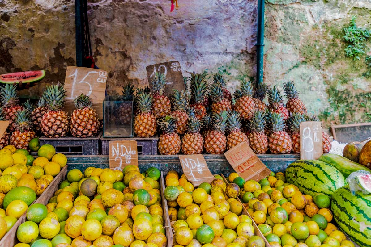 Fruits displayed at market in Havana – Photo: Shutterstock
