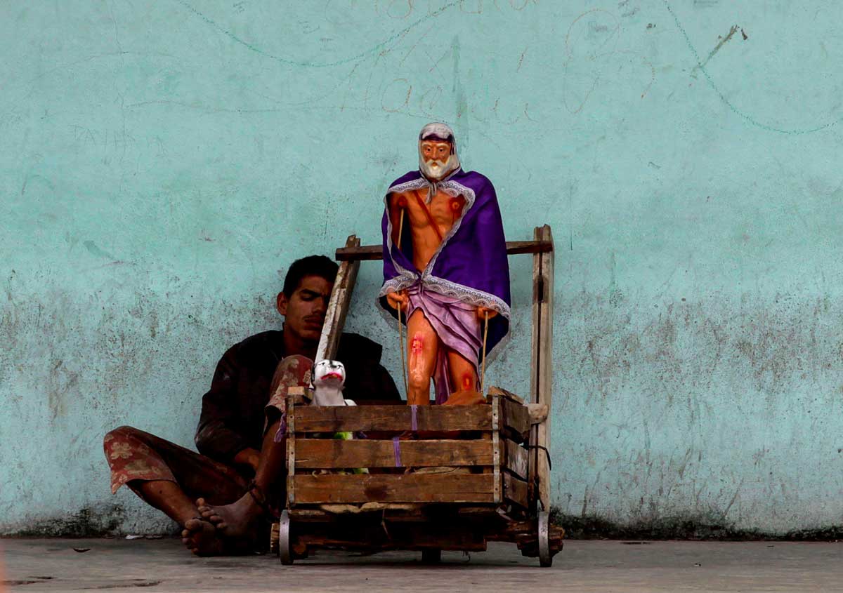 A San Lázaro pilgrim with an idol, El Rincón – Photo: Alamy